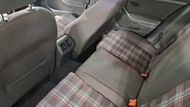 Used 2016 Volkswagen Golf 4-Door image 23