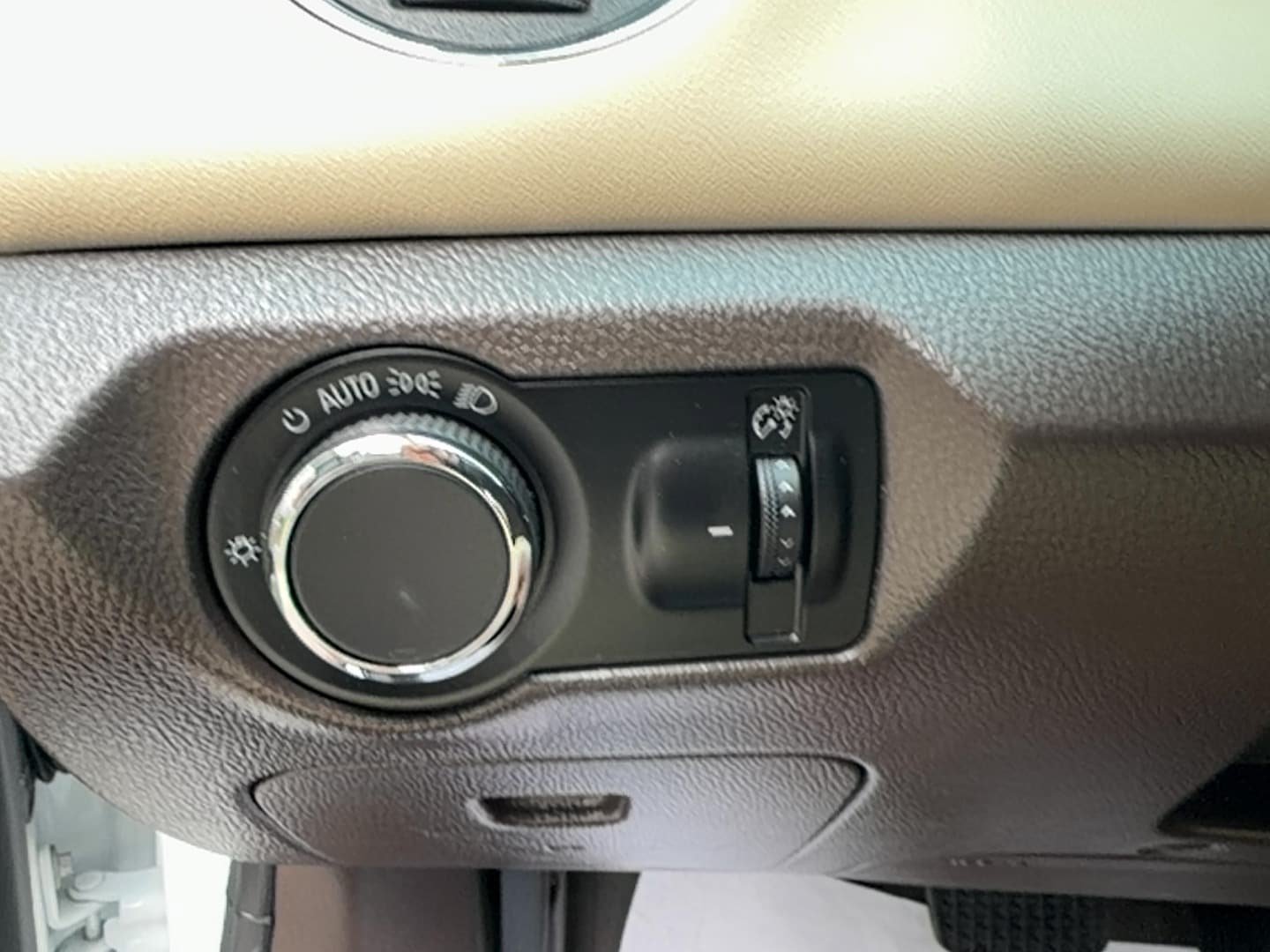 Used 2013 Chevrolet Cruze LT FWD image 14