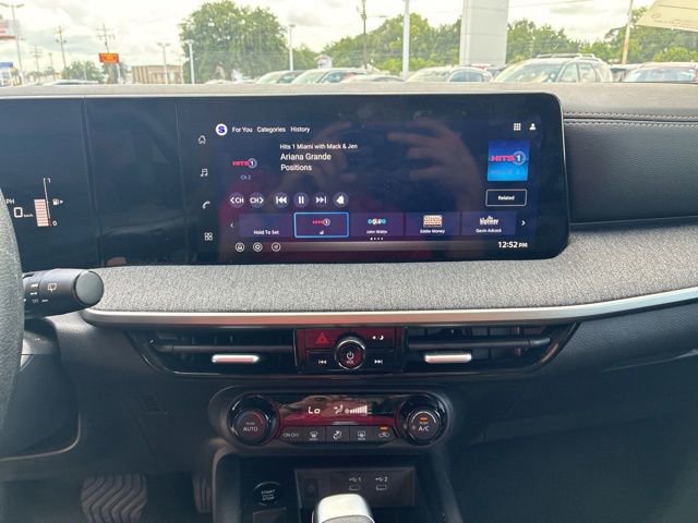 Used 2026 Nissan Kicks SV w/ Charging Package FWD image 24