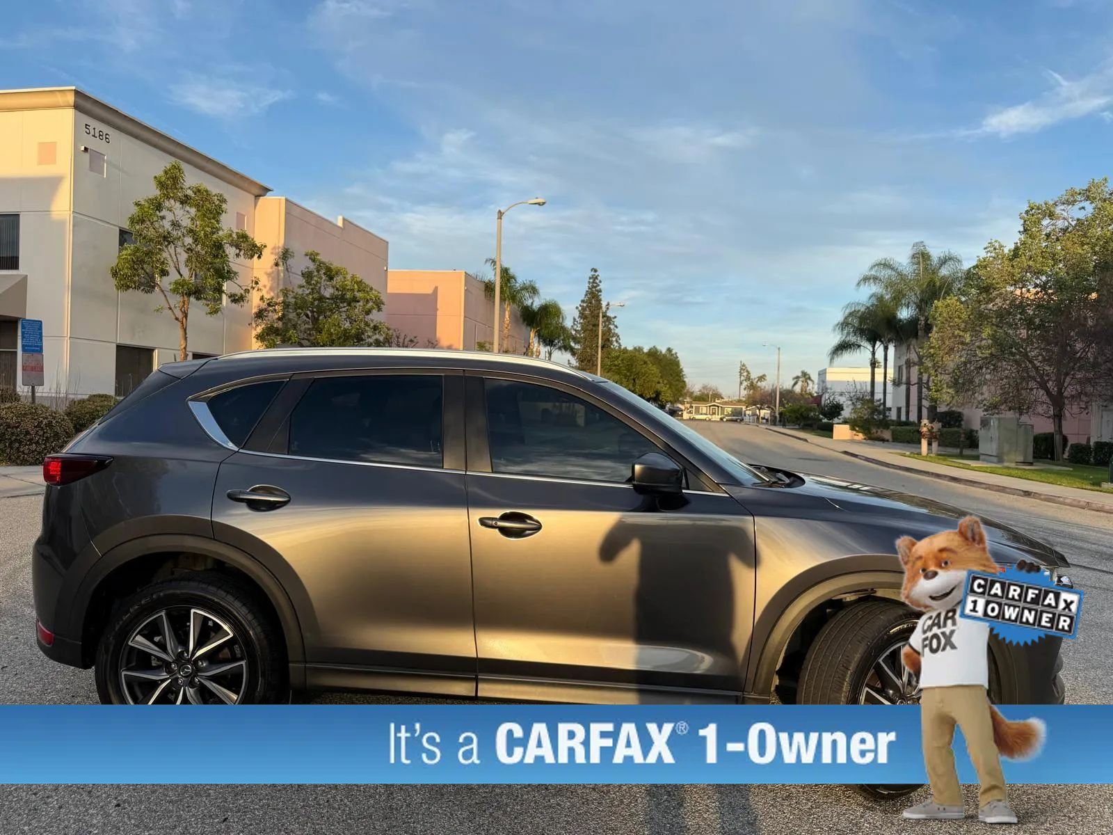 Used 2018 MAZDA CX-5 Touring w/ Preferred Equipment Package FWD image 3