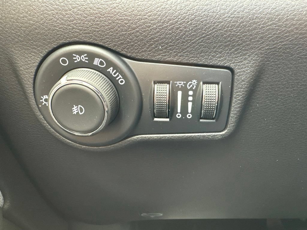 Used 2024 Jeep Compass Latitude AWD/4WD image 30