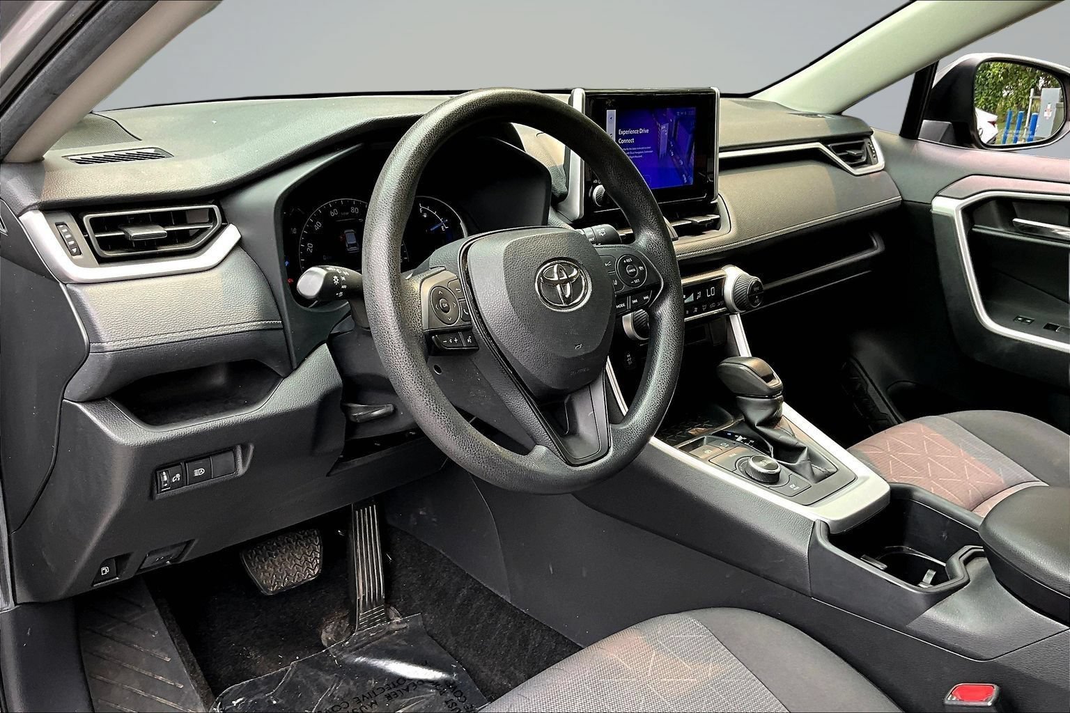 Used 2023 Toyota RAV4 XLE AWD/4WD image 16