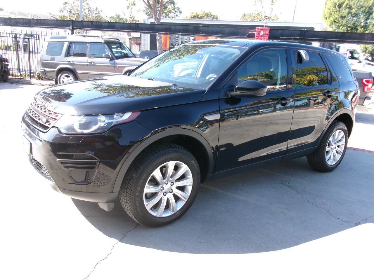 Used 2019 Land Rover Discovery Sport SE AWD/4WD image 7