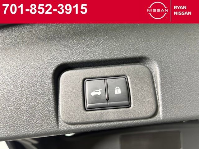 Certified 2025 Nissan Rogue Platinum w/ Tech Package image 8