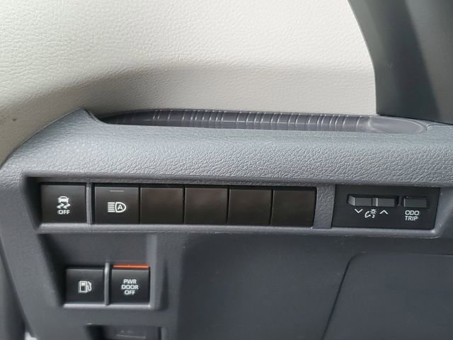 Used 2023 Toyota Sienna XLE image 23