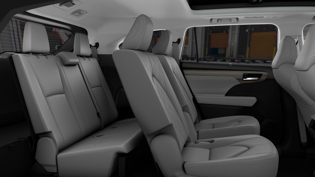 New 2026 Toyota Highlander Platinum image 21