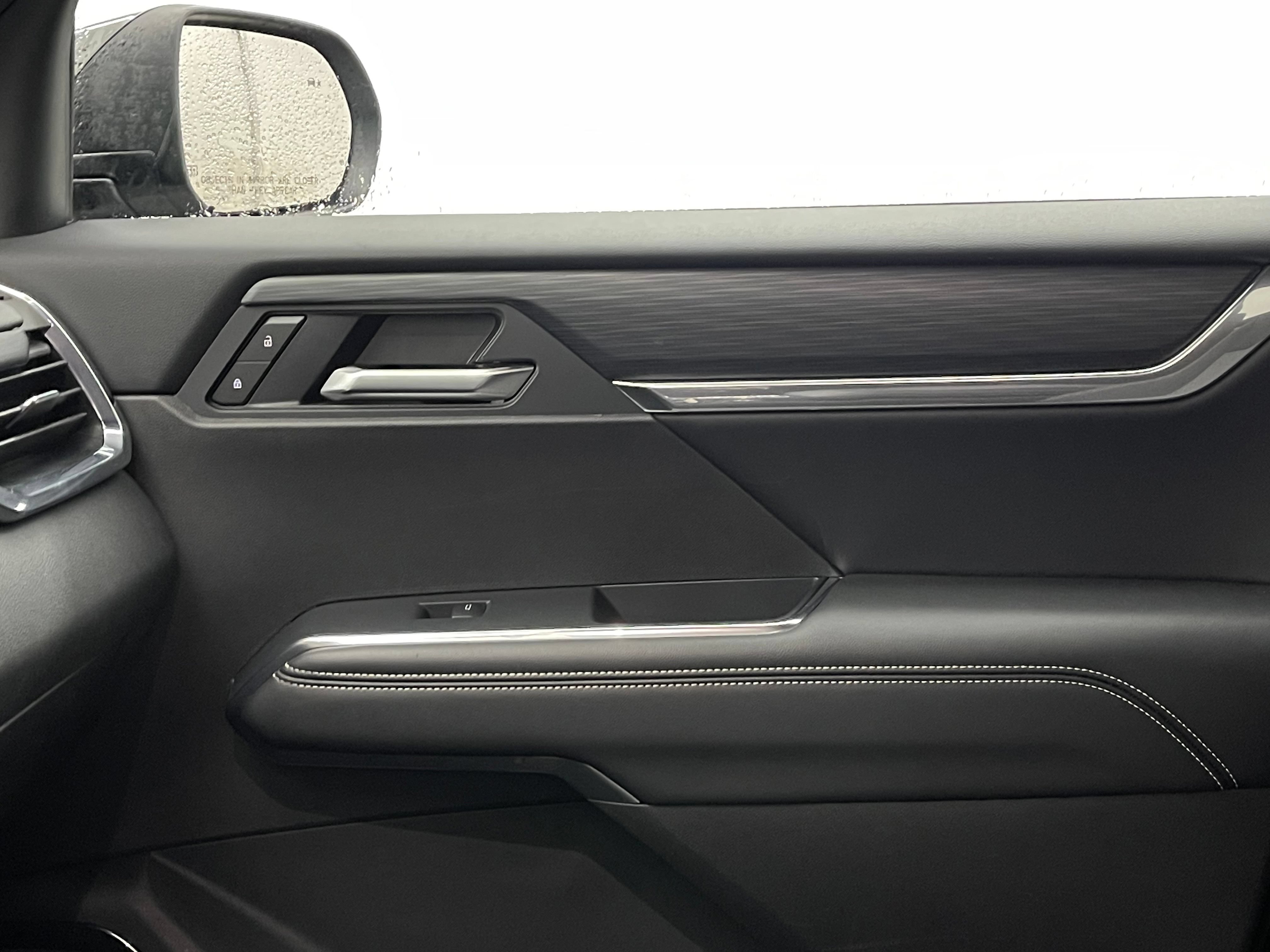 Used 2025 GMC Acadia Elevation FWD image 43