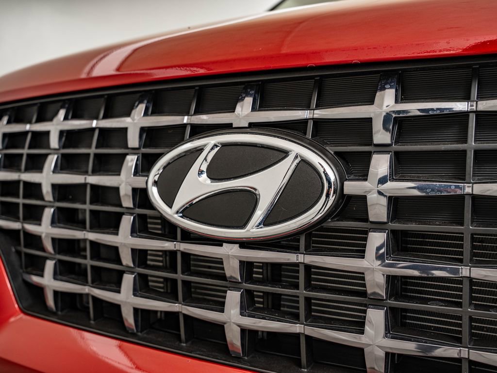 Used 2025 Hyundai Venue Limited FWD image 12