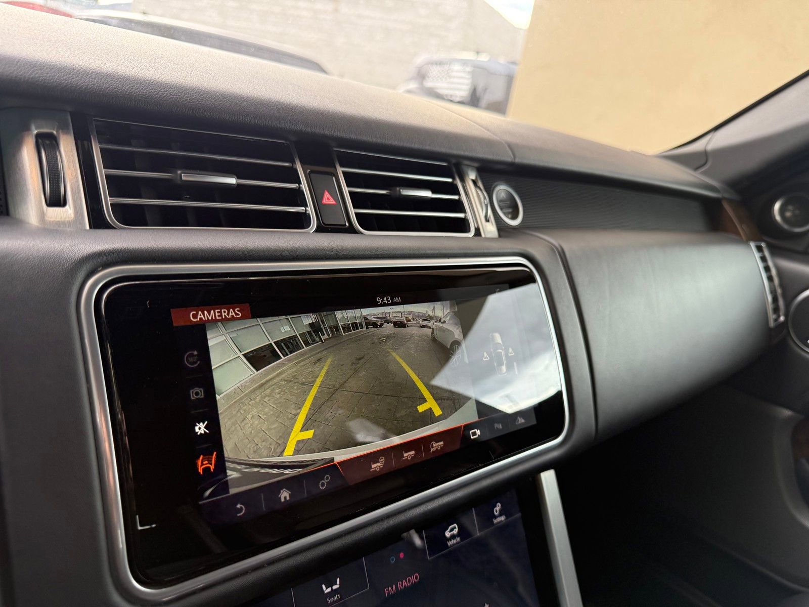 Used 2020 Land Rover Range Rover HSE image 12