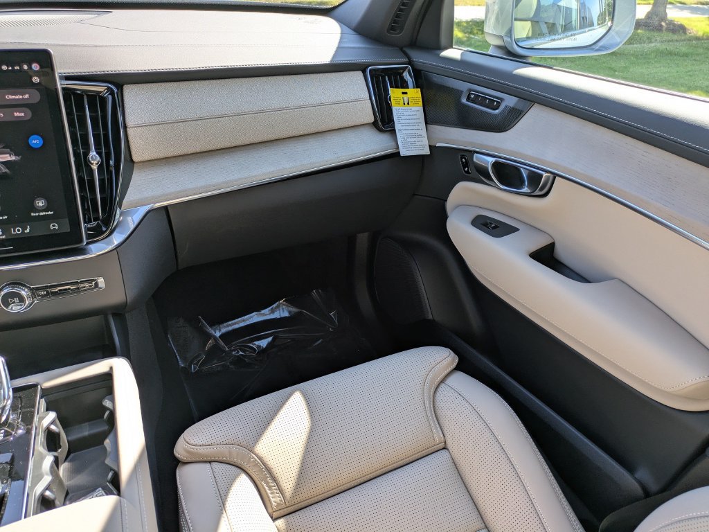 New 2027 Volvo XC90 B6 Ultra AWD/4WD image 16