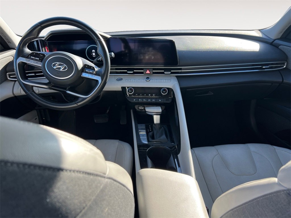 Used 2023 Hyundai Elantra Limited image 10