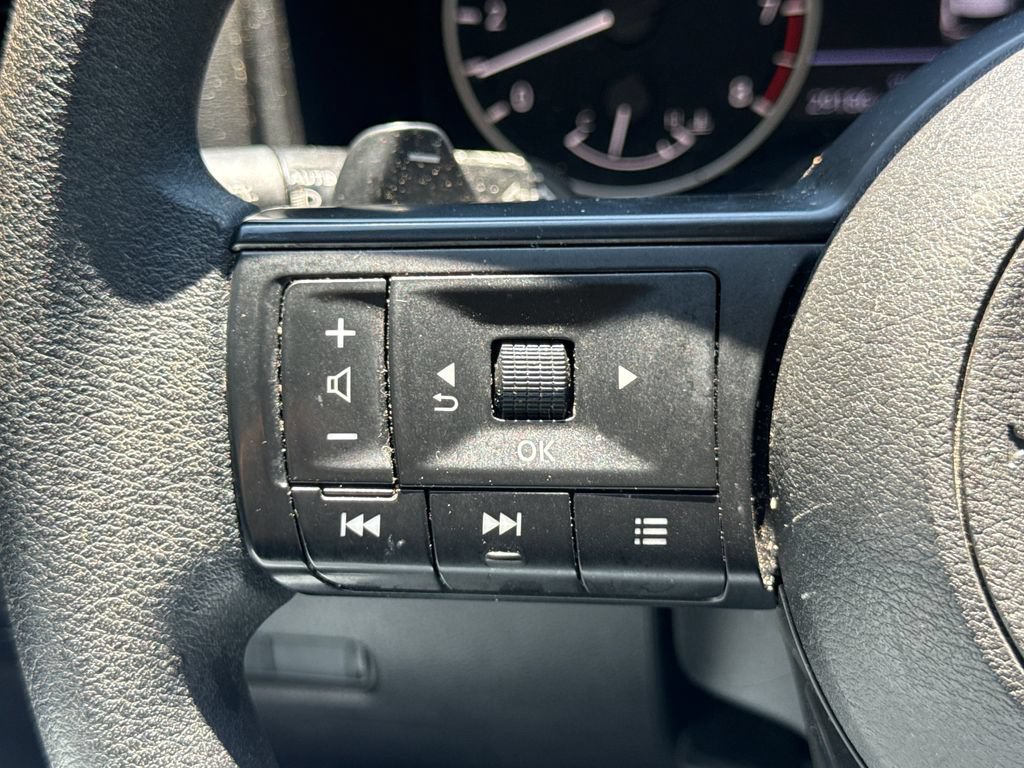 Used 2023 Nissan Rogue S FWD image 29