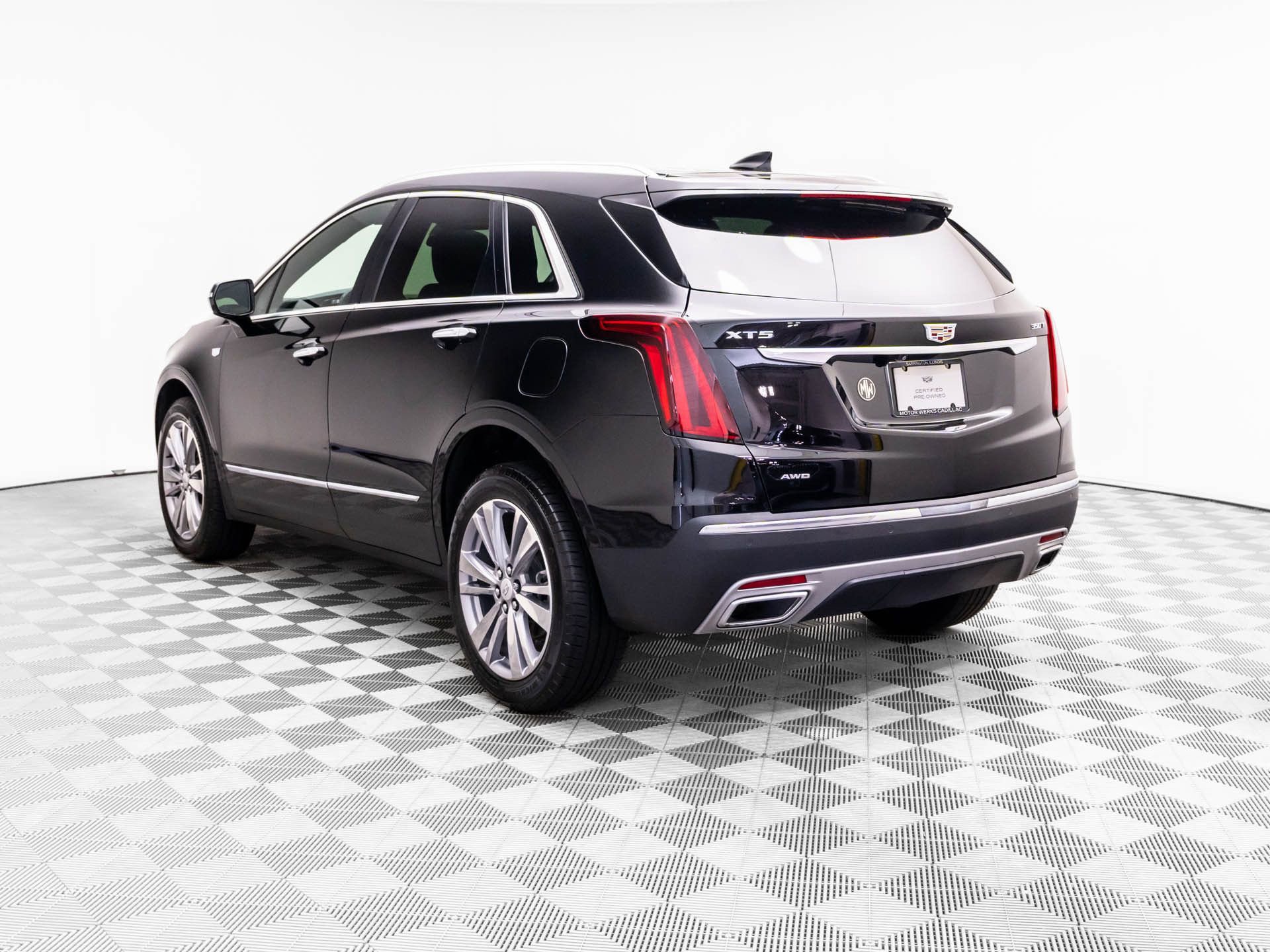 Certified 2024 Cadillac XT5 Premium Luxury AWD/4WD image 3