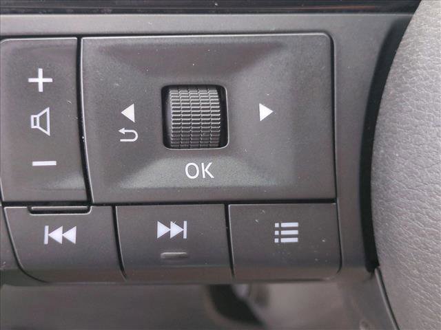 Used 2024 Nissan Pathfinder Platinum image 16
