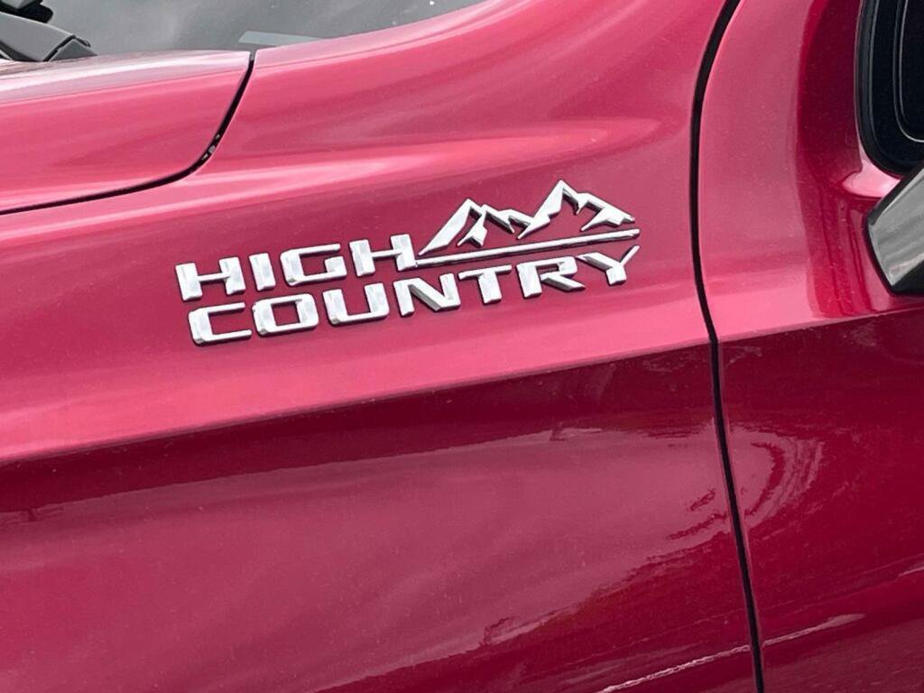 Used 2021 Chevrolet Suburban High Country AWD/4WD image 14