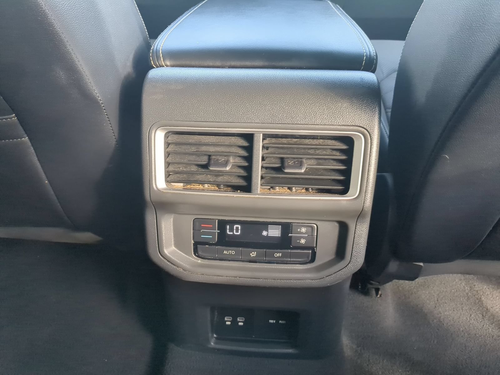Used 2024 Volkswagen Atlas SE FWD image 26