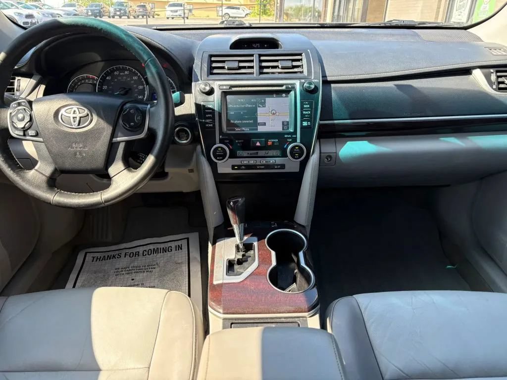Used 2014 Toyota Camry XLE w/ Leather Package FWD image 11