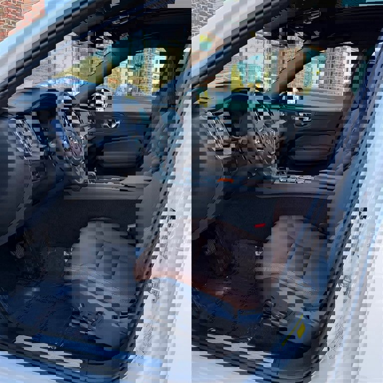 Used 2024 Volvo XC60 B5 Plus w/ Climate Package image 8