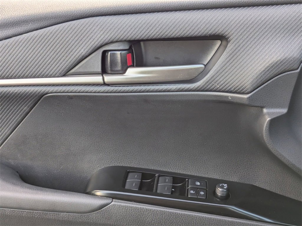 Used 2025 Toyota Camry SE image 13