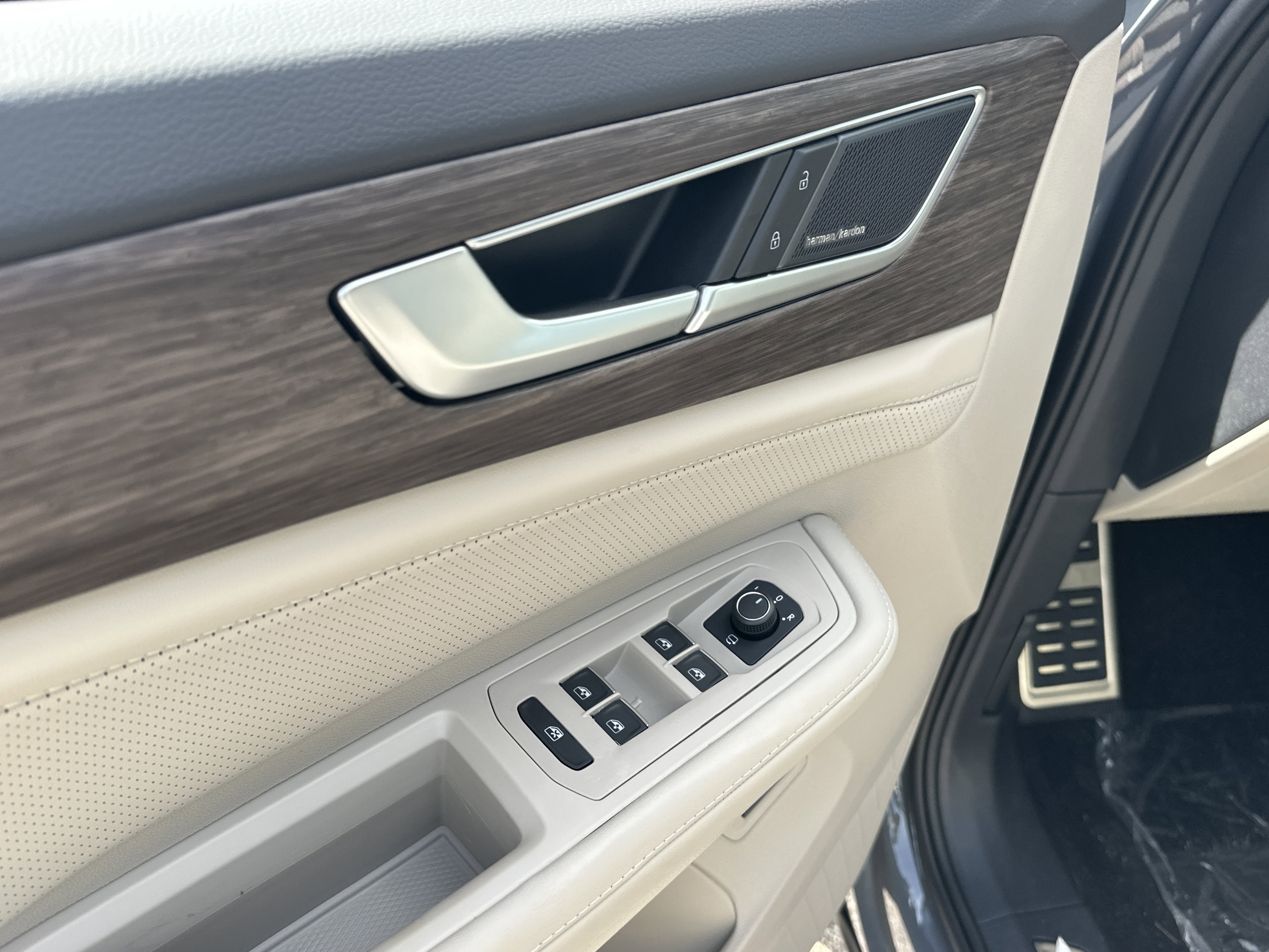 New 2026 Volkswagen Atlas SEL Premium R-Line image 17