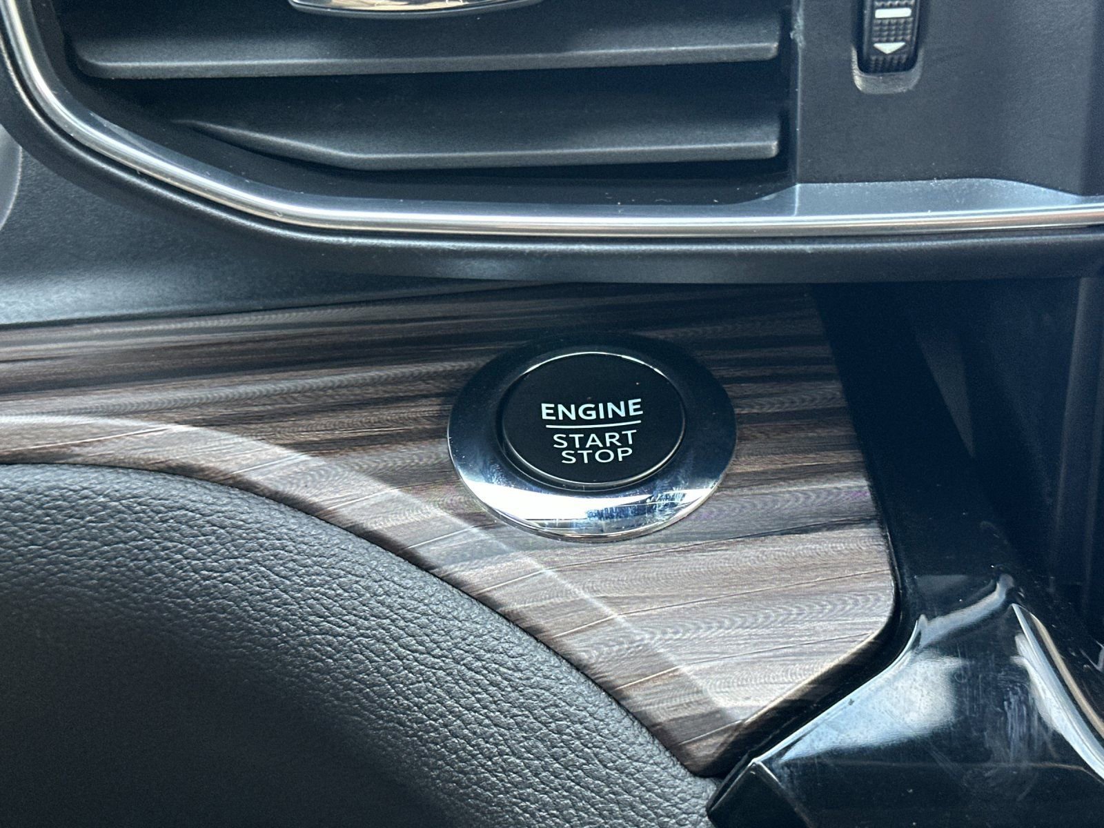 Used 2023 Ford Explorer Limited w/ Limited Technology Package image 29