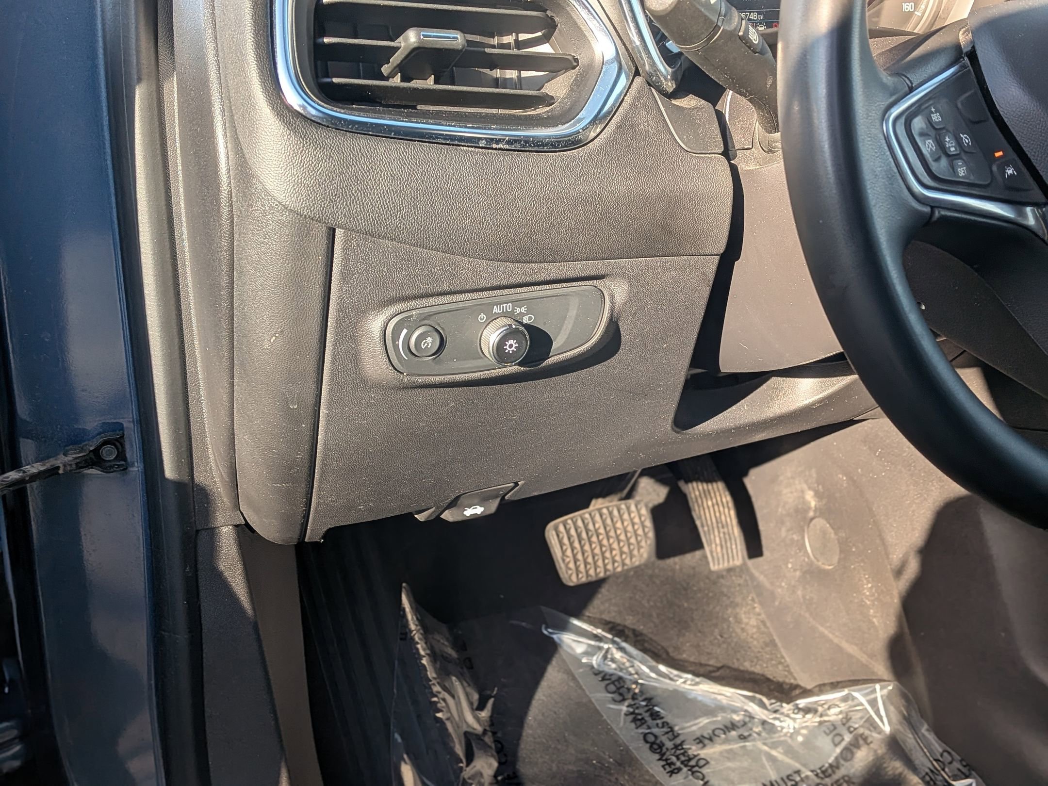 Certified 2024 Chevrolet Equinox LT w/ LPO, Floor Liner Package FWD image 17