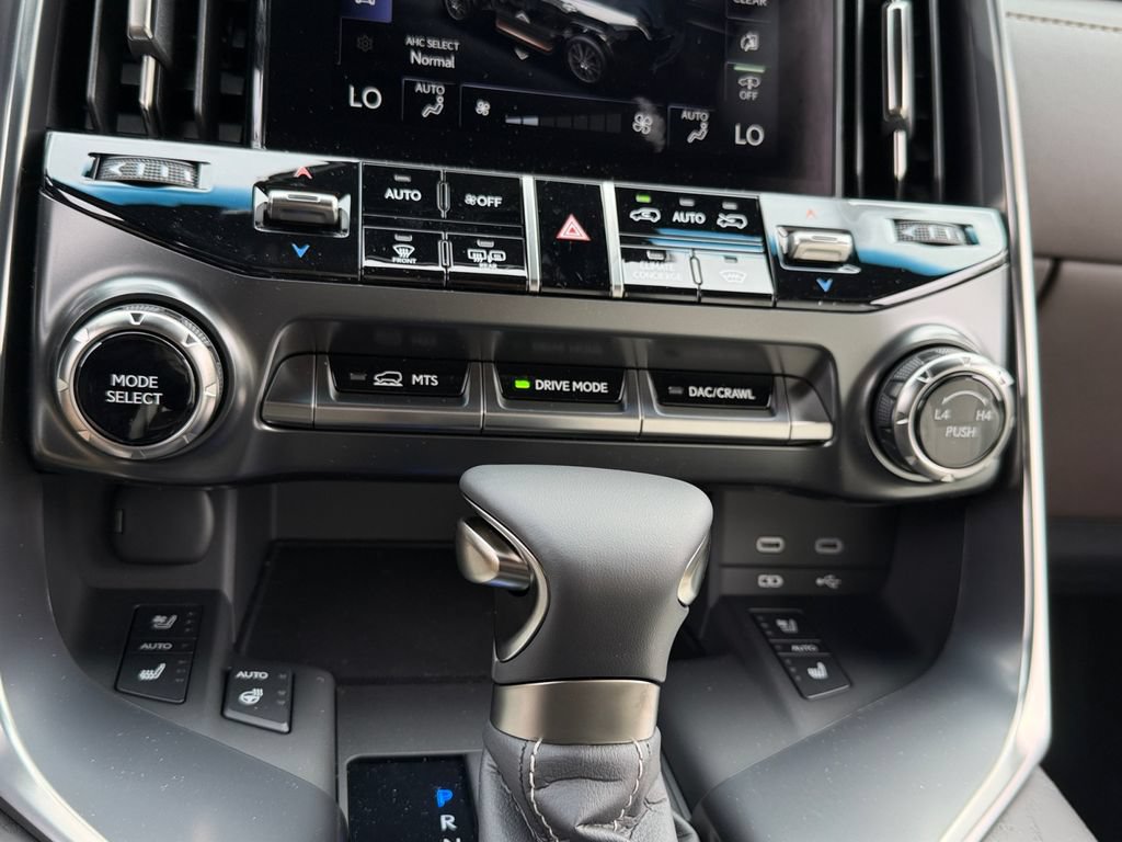New 2026 Lexus LX 600 4WD w/ Luxury Package image 30
