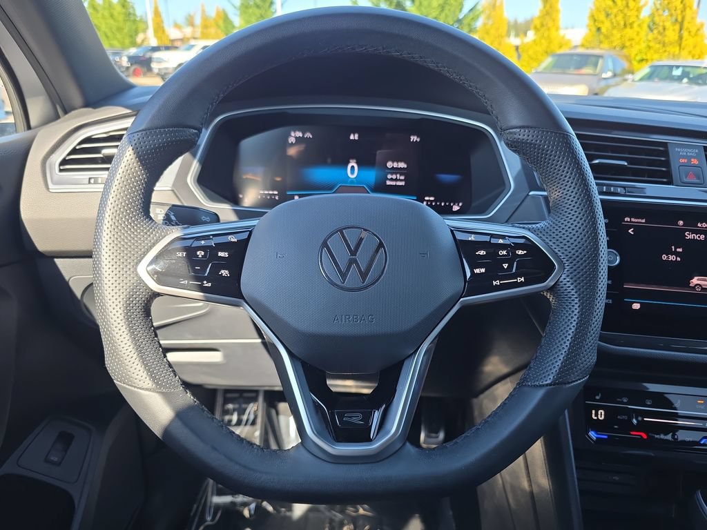 Used 2024 Volkswagen Tiguan SE R-Line AWD/4WD image 18