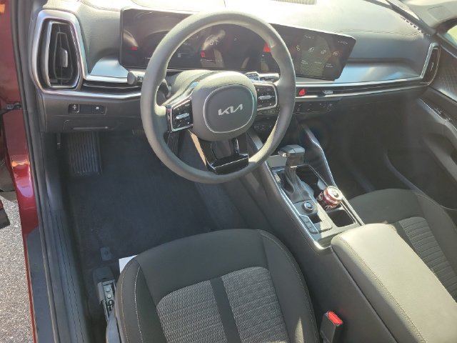 Used 2025 Kia Sorento LX FWD image 16