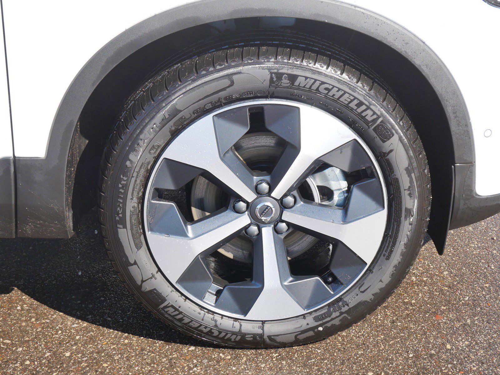 New 2026 Volvo XC40 B5 Plus w/ Climate Package AWD/4WD image 4