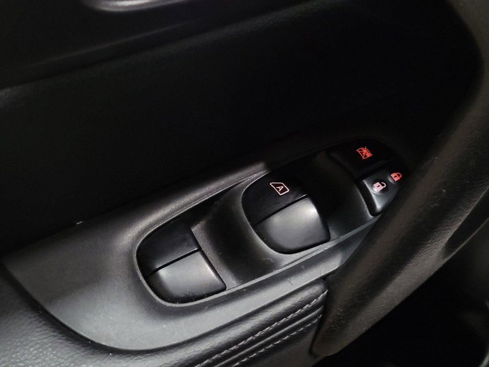 Used 2016 Nissan Rogue S image 27