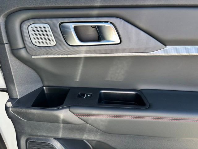 Used 2025 Ford Explorer ST image 19