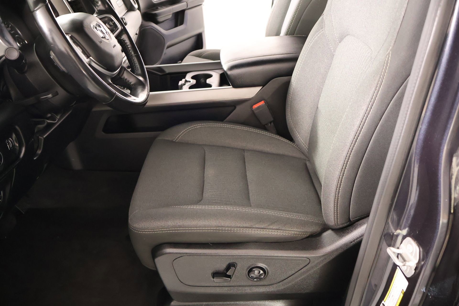 Used 2020 RAM 1500 Big Horn AWD/4WD image 10