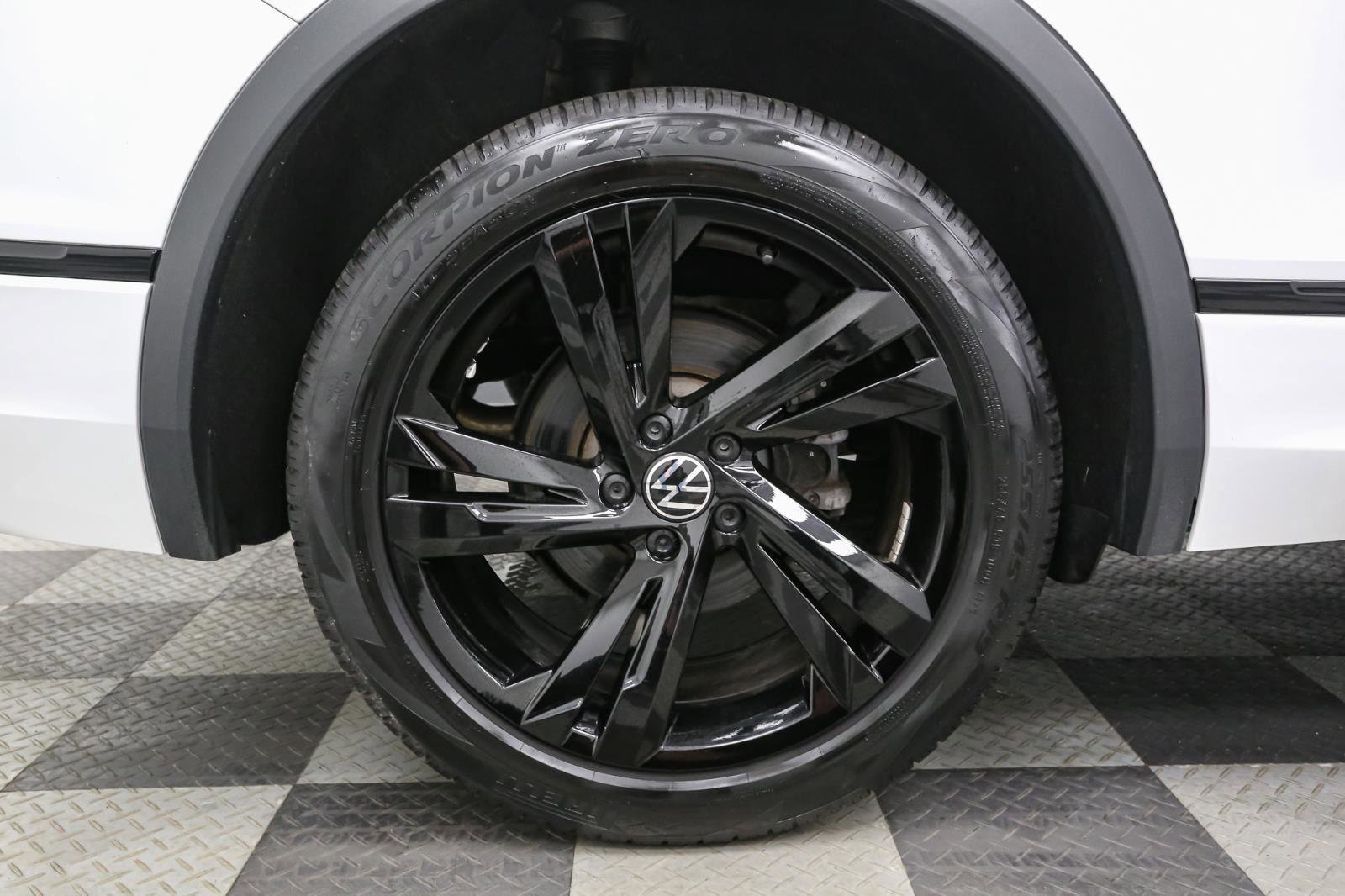 Certified 2023 Volkswagen Tiguan SE R-Line image 19