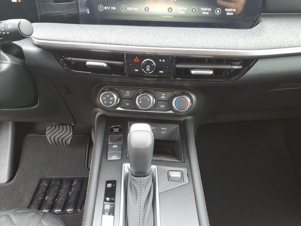 New 2025 Nissan Kicks SV AWD/4WD image 17