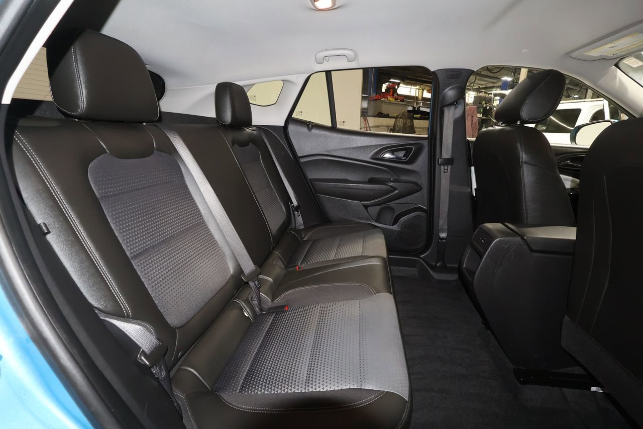 Certified 2025 Chevrolet Trax LT image 25