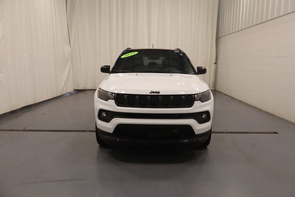 Certified 2023 Jeep Compass Latitude w/ Sun and Sound Group AWD/4WD image 3