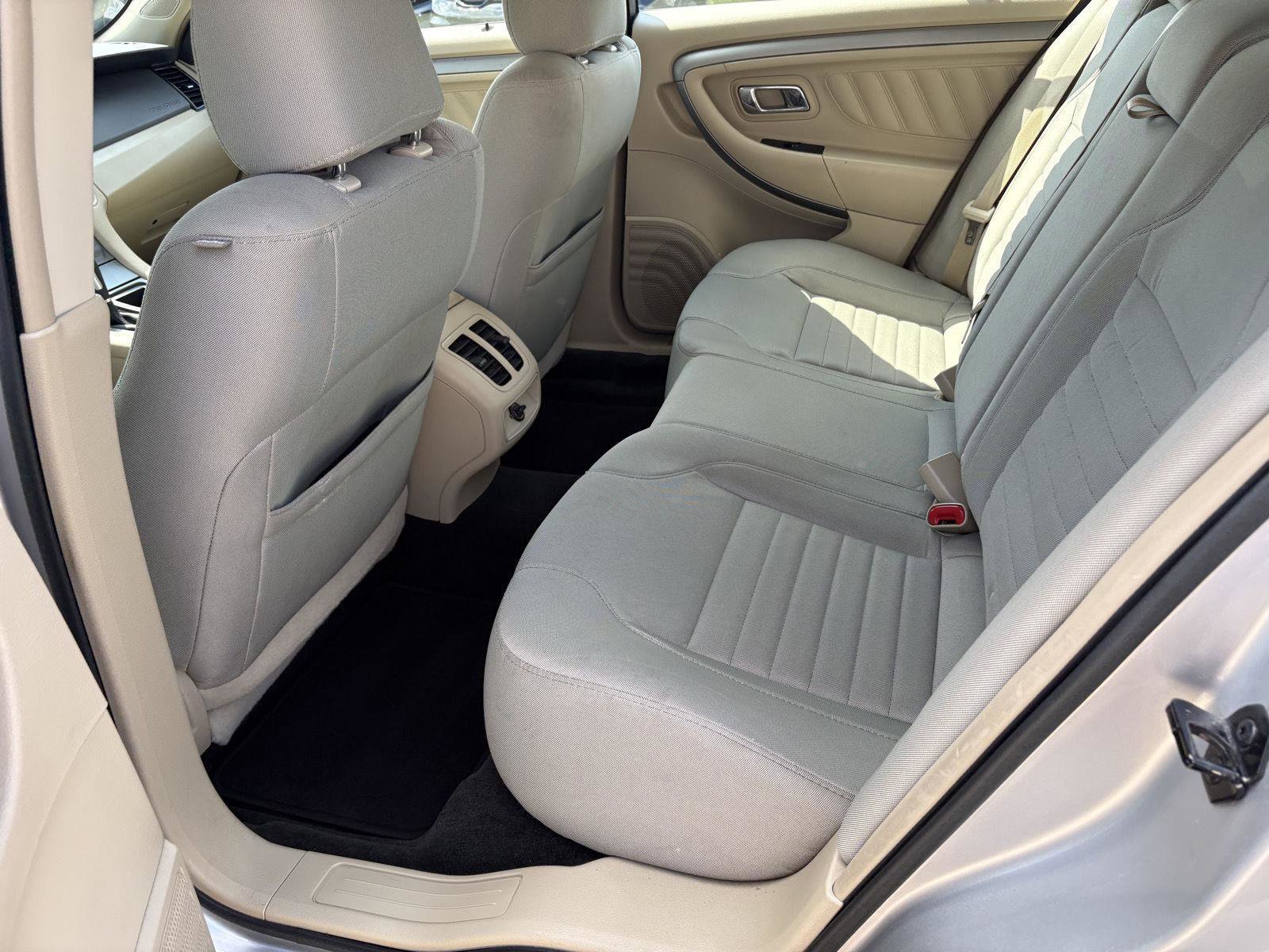 Used 2014 Ford Taurus SE image 12