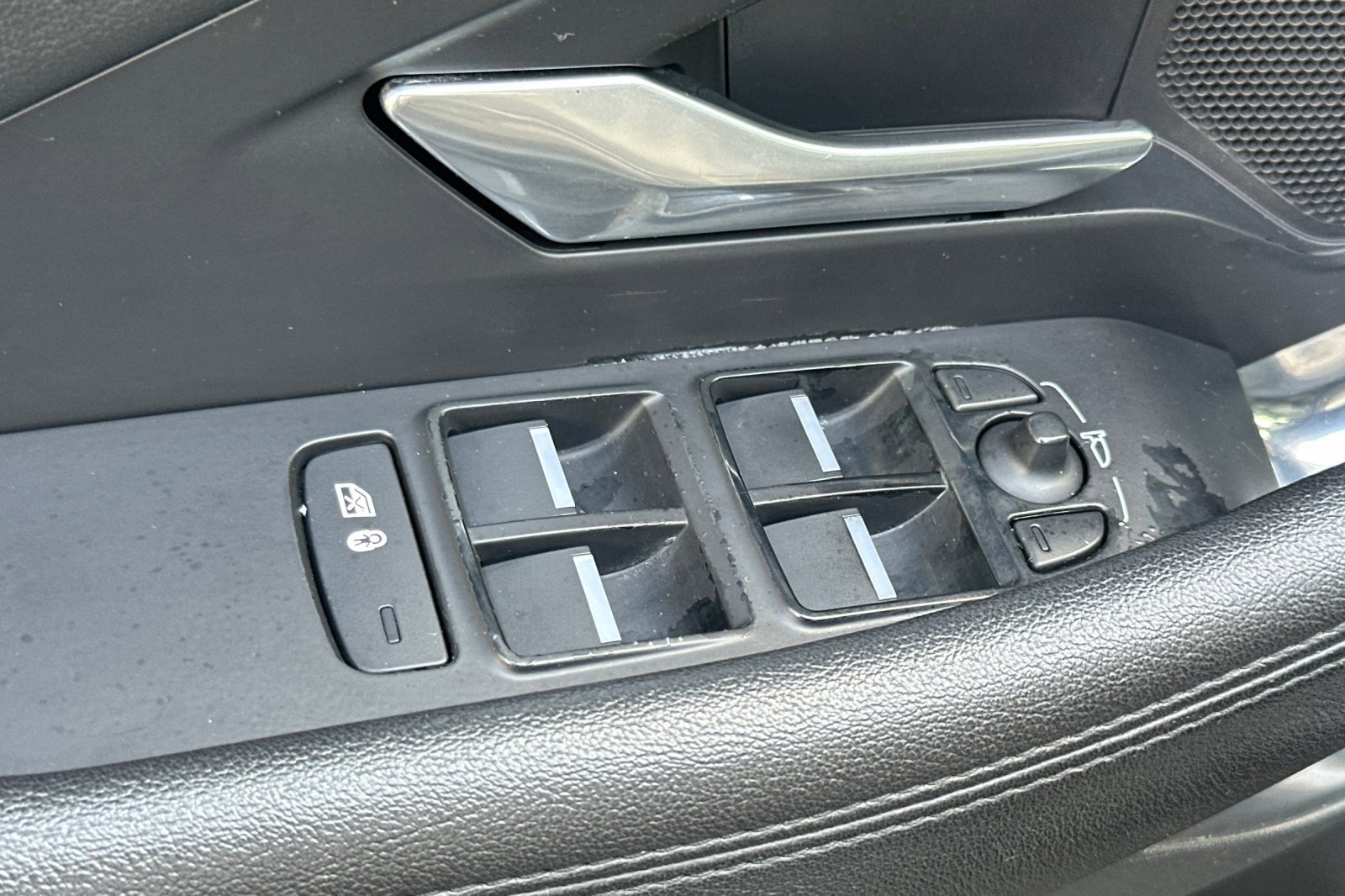 Used 2018 Jaguar E-PACE SE AWD/4WD image 13