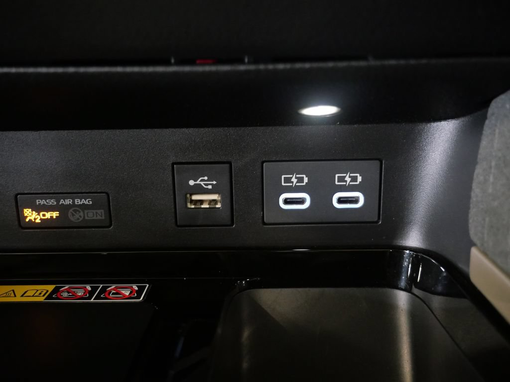 Used 2026 Toyota Camry XLE AWD/4WD image 25