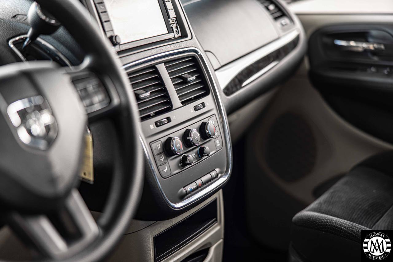 Used 2017 Dodge Grand Caravan SE w/ Power Window Group image 32