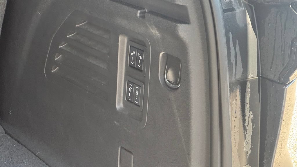 Used 2025 Buick Enclave Avenir w/ LPO, Floor Liner Package FWD image 6