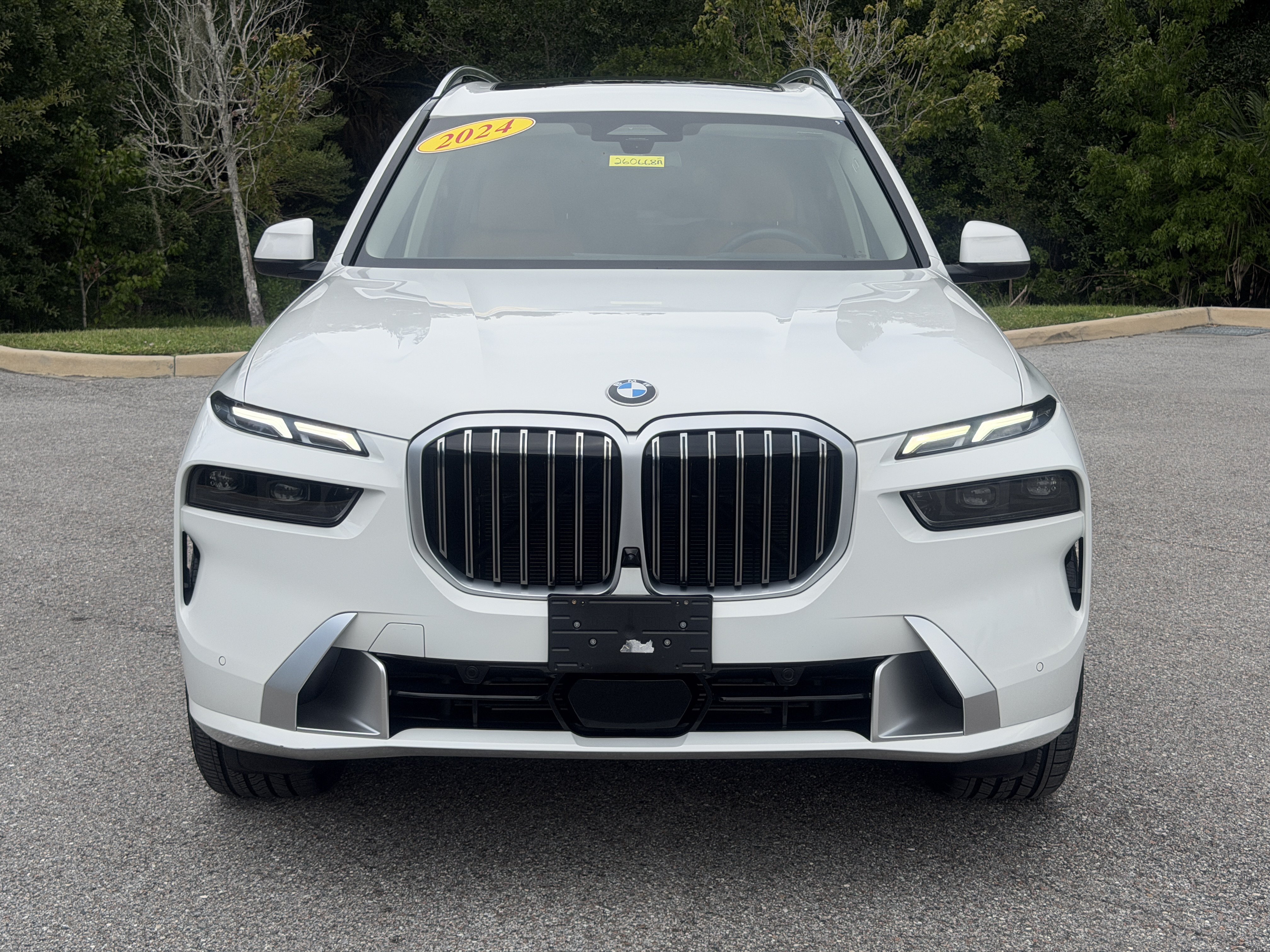 Used 2024 BMW X7 xDrive40i w/ Premium Package AWD/4WD image 2