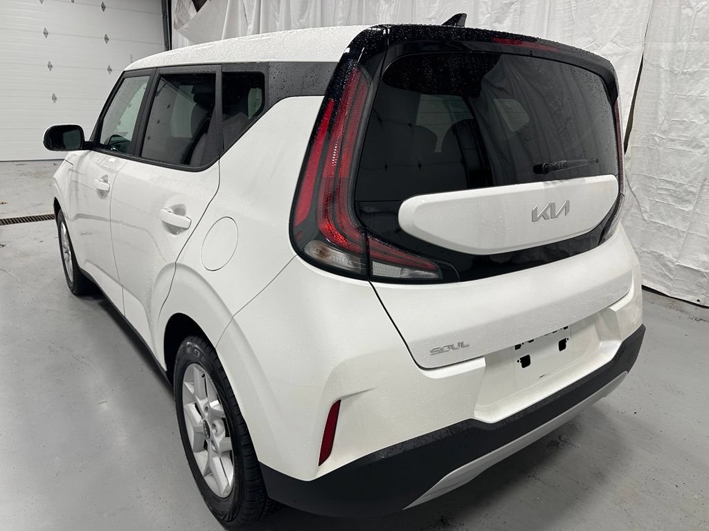 Used 2023 Kia Soul LX w/ LX Technology Package FWD image 5