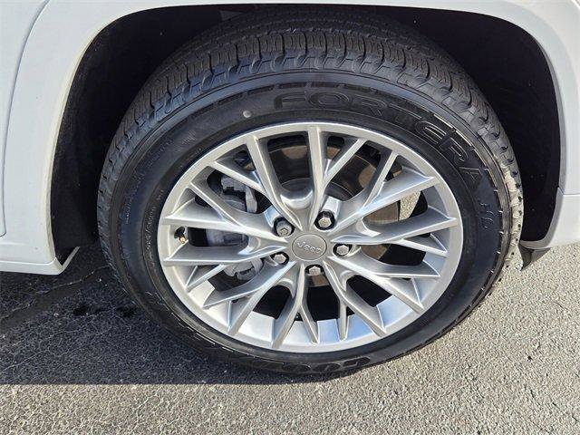 Used 2023 Jeep Grand Cherokee L Summit w/ Advanced Protech Group IV image 18