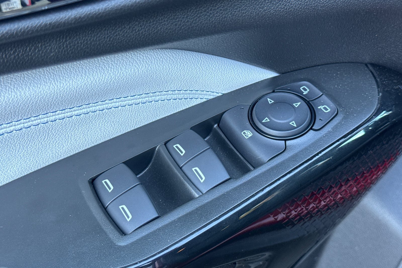 Used 2026 Chevrolet Trax LT w/ Sunroof Package FWD image 13