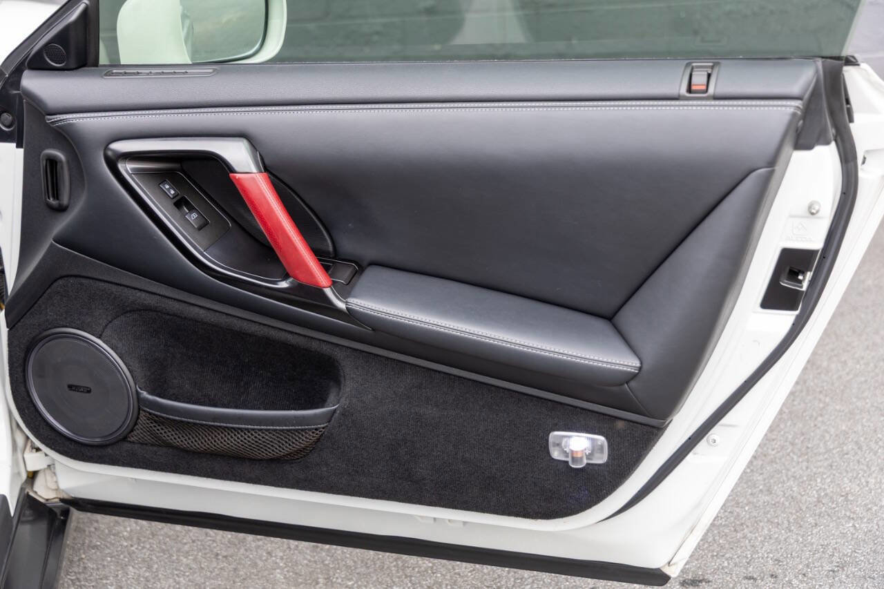 Used 2014 Nissan GT-R Black Edition AWD/4WD image 17