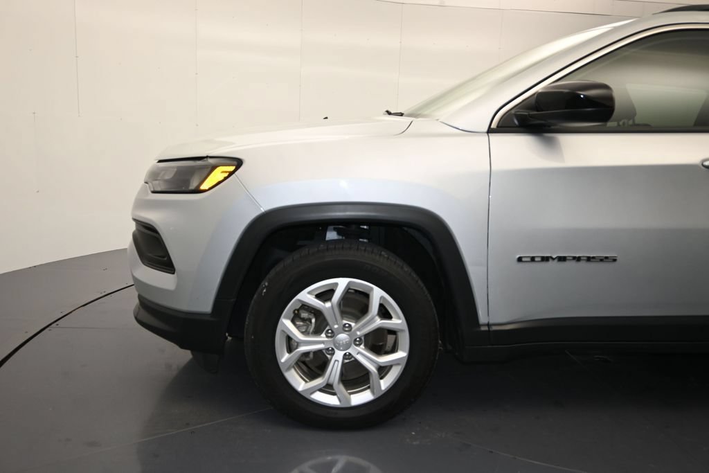 Used 2024 Jeep Compass Latitude AWD/4WD image 9