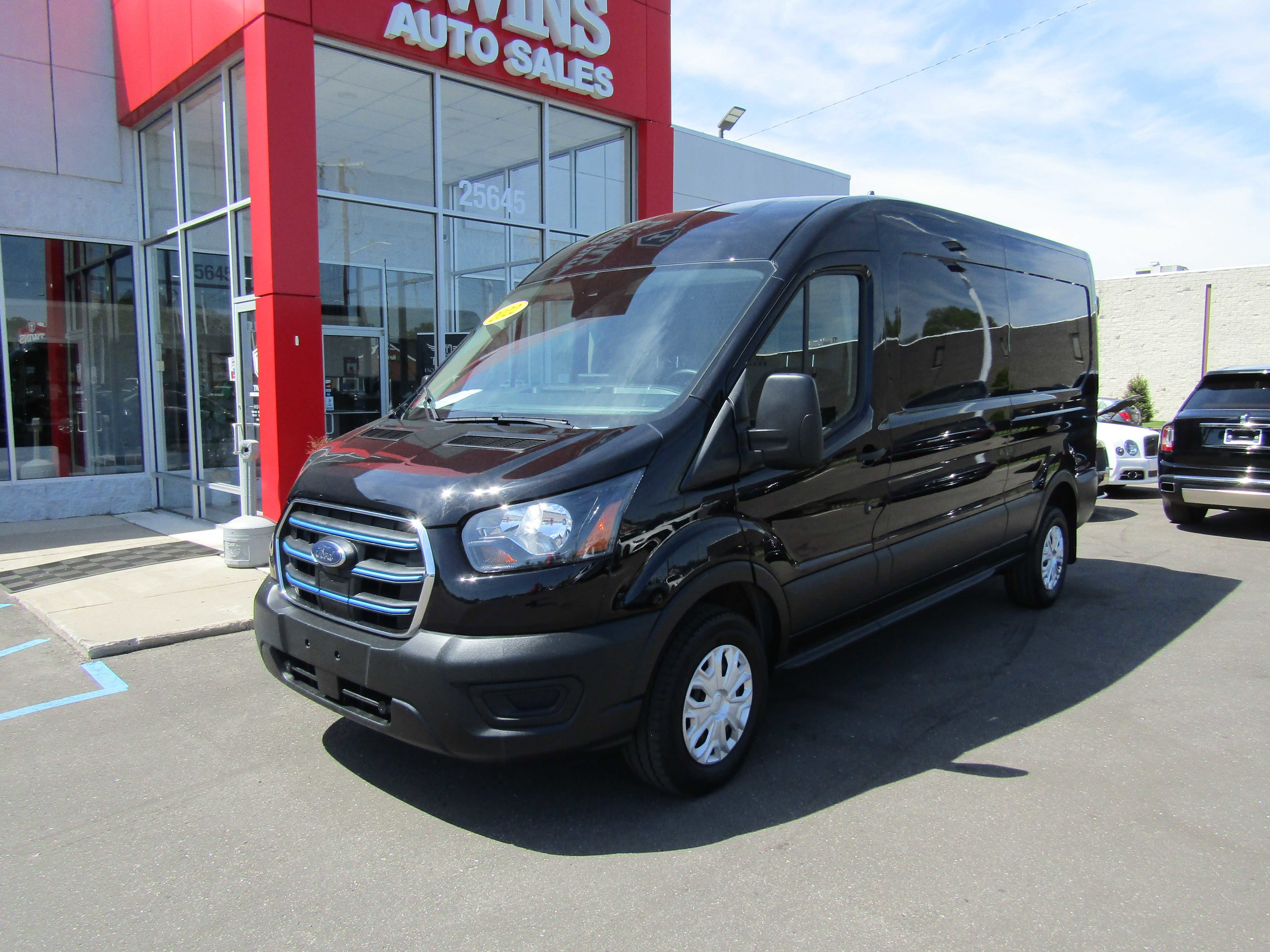 Used 2022 Ford E-Transit Medium Roof RWD image 2