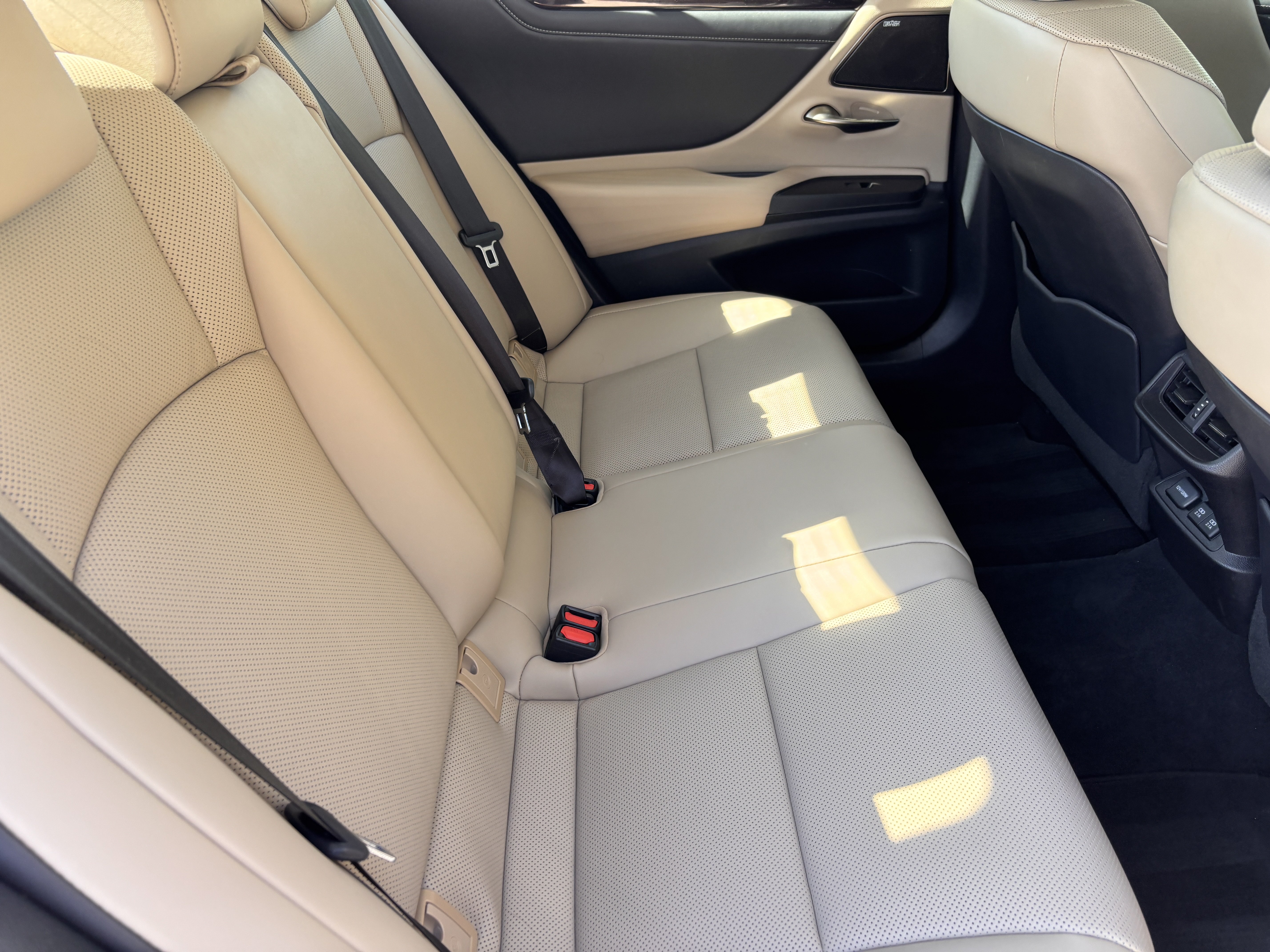 Used 2019 Lexus ES 350 w/ Premium Package FWD image 32